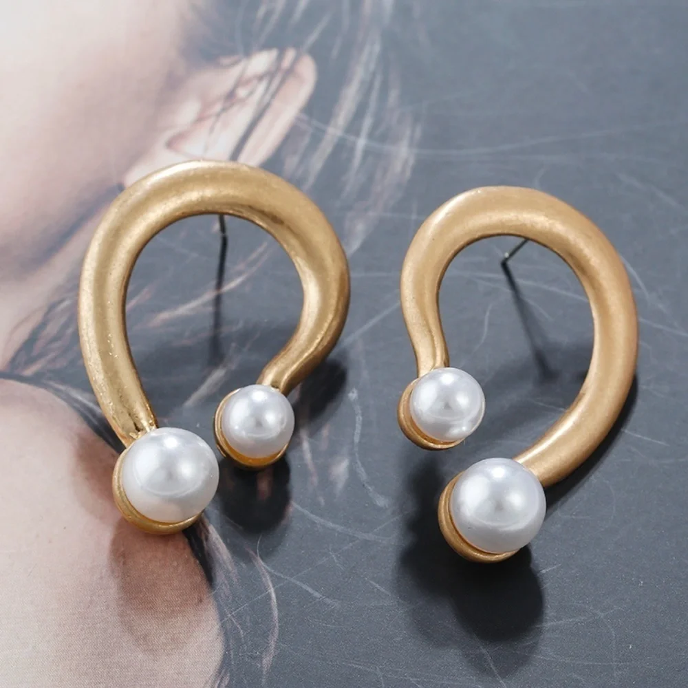 *CAITRIONA* Gold Irregular Shaped Pearl x Gold Earrings